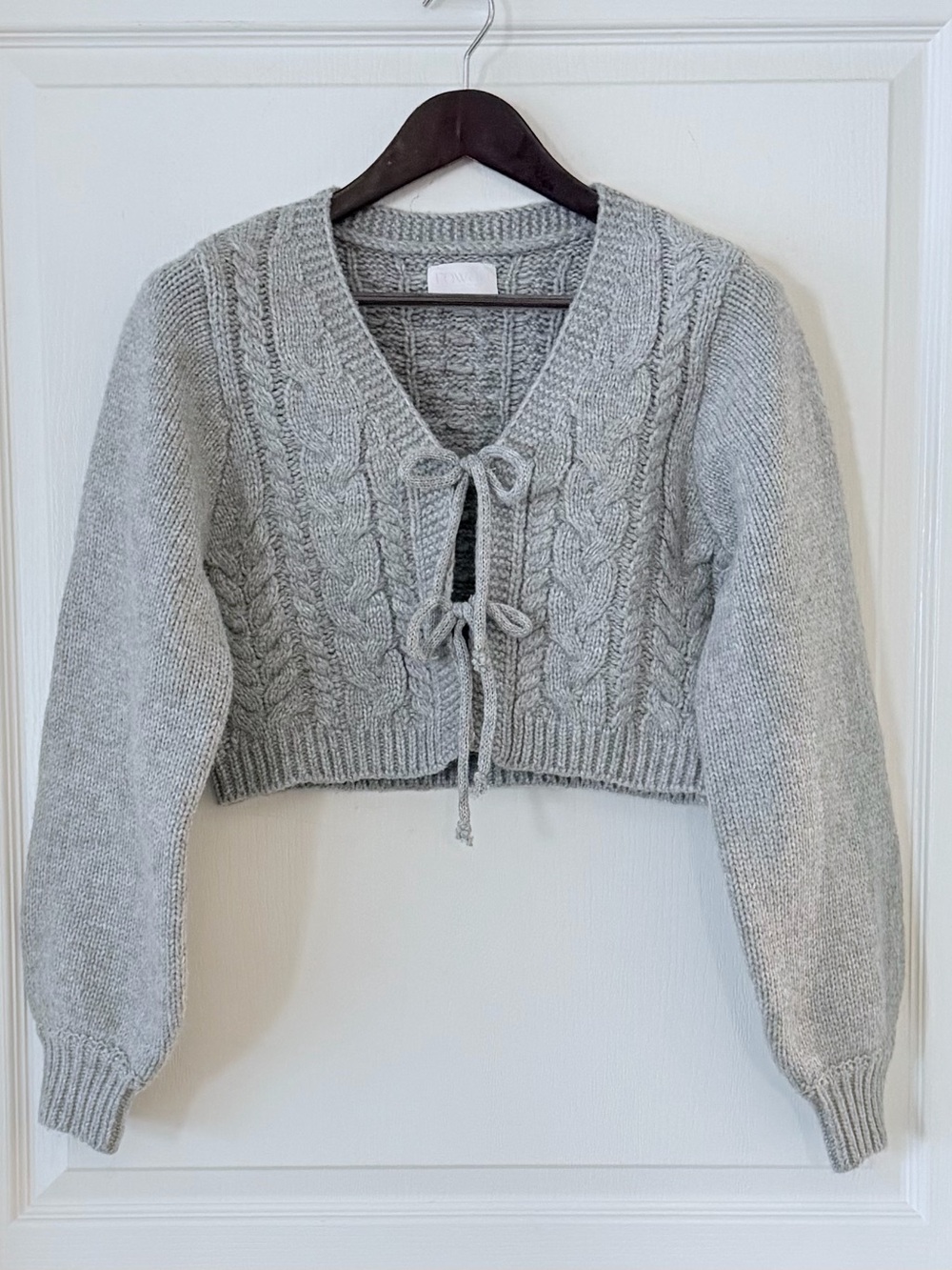 Cropped Cable Tie-Front Cardigan in Light Gray